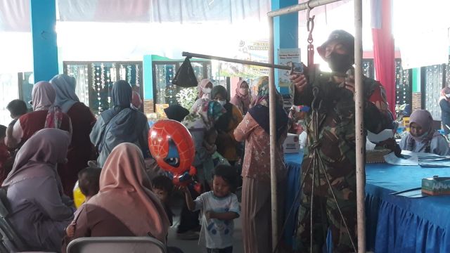 Sosialisasi Stunting dan Posyandu dalam program TMMD ke 114 di Desa Rejeni Krembung
