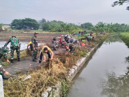 Koramil 0816/01 Sidoarjo karya bakti dalam rangka hari juang Kartika ke 79.