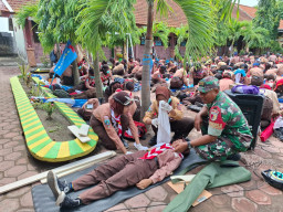 Babinsa Serka Purnomo Kawal Semangat Kemandirian dan Disiplin Peserta Lomba Jelajah Kota Pramuka SMP/MTs Kwarcab Sidoarj