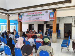 Babinsa Koramil 0816/10 Balongbendo Dampingi Penyaluran BLT-DD, Wujud Kepedulian untuk Warga Waruberon