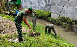 Gotong Royong TNI dan Warga, Sungai Desa Suko Dijaga Bersama