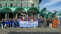 Sinergi TNI dan Dunia Usaha, CSR Hotel Aston Hadirkan Kepedulian Lewat Kerja Bakti Masjid Nurul Huda Wadungasih