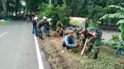 Babinsa Sukodono dan Relawan Bersinergi Bersihkan Sungai Beciro, Aksi Nyata Mitigasi Bencana dan Kepedulian Lingkungan