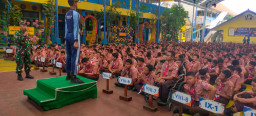 Tanamkan Disiplin dan Cinta Tanah Air, Babinsa Koramil 0816/02 Candi Beri Wasbang dan Latihan PBB di SMPN 3 Candi