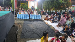 Wayang Kulit Semarakkan Ruwah Desa Watesari, Babinsa Hadir Perkuat Kebersamaan
