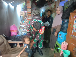 Babinsa Gedangan Dampingi Bupati Sidoarjo Sidak Calon Penerima RTLH di Gedangan