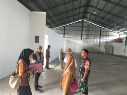 Babinsa Kemiri Dampingi Dinas Koperasi Tinjau Kesiapan Koperasi Desa Mandiri Pangan Kemiri