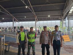 Pengamanan Posko Terpadu Lebaran 2026 di Stasiun Sidoarjo Berjalan Humanis dan Kondusif