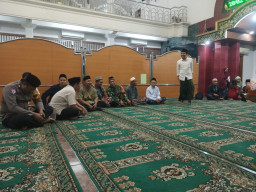 Pererat Silaturahmi Ramadan, Forkopimcam Gedangan Sholat Tarawih Bersama Warga