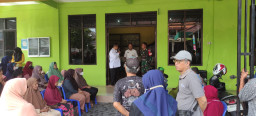 Babinsa Gedangan Turut Dampingi Baznas Salurkan Bantuan Beras untuk Warga 