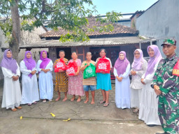 Sentuhan Kepedulian Persit Kodim 0816 Sidoarjo, 20 Paket Sembako Disalurkan untuk Warga Desa Kemiri