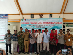 Kampanye Damai Pilkades Rangkah Kidul, Empat Calon Paparkan Visi Misi dengan Penuh Kebersamaan