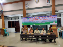 Pastikan Hak Pilih Warga Terjaga, Babinsa Krian Hadir Beri Rasa Aman di Penetapan DPT Terungkulon