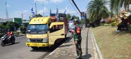Babinsa Candi Siaga Amankan May Day, Pemberangkatan Massa Berlangsung Tertib