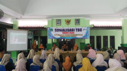 Babinsa Tambak Kemerakan Dampingi Sosialisasi Tbc Bersama Kader Kesehatan