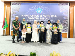 Babinsa Wonoayu Perkuat Sinergi, Khataman dan Wisuda Santri TPQ BMQ At Tartil XV