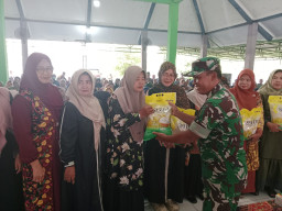 Danramil Krembung Pastikan Ketahanan Pangan dan Kesejahteraan Petani Tetap Terjaga