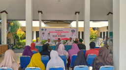 Babinsa Kragan Dukung Kesejahteraan Warga Melalui Pengawalan BLT DD