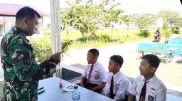Babinsa Suwaluh Tanamkan Semangat Belajar dan Cinta Tanah Air kepada Generasi Muda
