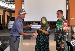 Babinsa Waung Kawal BLT-DD, Pastikan Bantuan Tepat Sasaran dan Bermanfaat bagi Warga