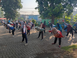 Pererat Silaturahmi, Babinsa Krian Senam Bersama Forkopimka Krian di Katerungan