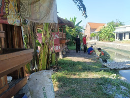 Ukir Senyum Warga Sumotuwo, TNI dan Masyarakata Mulai Gali Fondasi Jembatan Harapan