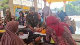 Babinsa Wonokasian Hadir untuk Balita dan Lansia Melalui Posyandu