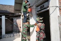 Gotong Royong Bangun Harapan, Kodim 0816/Sidoarjo Wujudkan Rumah Layak Huni di Terung Wetan