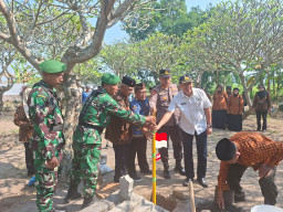 Bambu Runcing di Pusara Pejuang, Babinsa Jaga Warisan Nasionalisme 