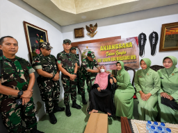 HUT ke-60 Korem 084/BJ, Dandim Sidoarjo Tebar Kepedulian untuk Keluarga Prajurit