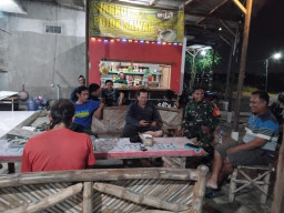 Patroli Humanis Babinsa Terungkulon, Perkuat Kemanunggalan dan Jaga Kondusivitas Desa