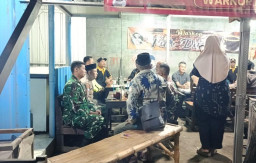 Babinsa Sidomojo Ajak Warga Perkuat Keamanan Lingkungan di Musim Penghujan