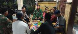 Jalin Kedekatan Humanis, Babinsa Lemujut Gelar Komsos Serap Aspirasi Warga
