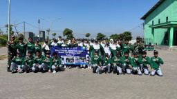 Babinsa Waru Tanamkan Disiplin dan Jiwa Kebangsaan kepada Siswa SMPN 4 Waru