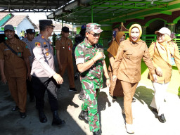 Danramil Jabon Dampingi Wabup Tinjau Sekolah, Wujudkan Pendidikan Berkualitas