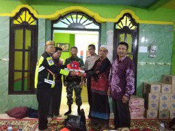Babinsa 0816/13 Wonoayu menghadiri Peyerahan Bantu Sarana Kontak Pos Kamlin