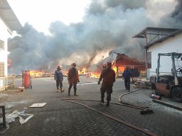 Bukti kesigapanAnggota Koramil 0816/03 Buduran bantu atasi kebakaran di wil
