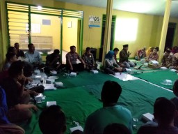 DANRAMIL 0816/13 WONOAYU KAPTEN ARM DIDIK SUPANDI MENGHADIRI RAPAT SOSIALIS