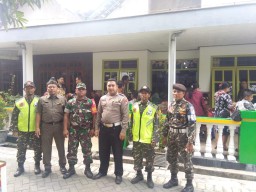 Babinsa Dan Babinkamtibmas Bersinergi Melaksanakan Pengamanan Ibadah Natal*