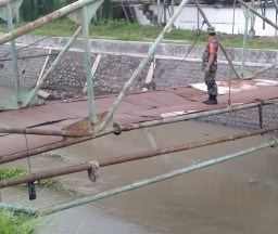 Babinsa Koramil 0816/02 Candi Siaga Bencana Hidrometeorologi