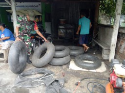 Jalin Silaturahmi, Babinsa Panggreh Komsos dengan warga binaan
