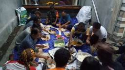 Babinsa ramil 0816/10 Balongbendo ikuti acara guyup rukun bersama warga