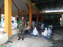 Babinsa Desa Kajar Tengguli hadiri kegiatan Kubro Shalawat nariyah