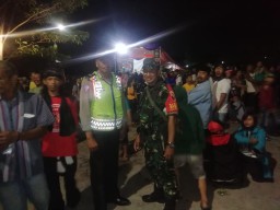 Babinsa Koramil 0816/13 Wonoayu Melaksanakan Pam hiburan Rakyat