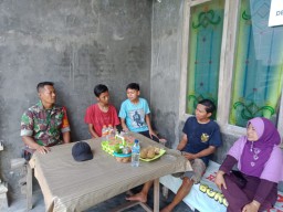 Ciptakan Kebersamaan Babinsa Koramil 0816 /11 Tarik