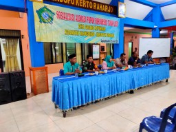 Babinsa koramil0816/10 Balongbendo hadiri Rapat sosialisasi alokasi pupuk b