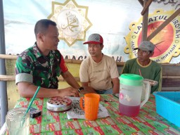 Babinsa Koramil 0816/08 Jabon Melaksanakan Komsos Bersama Masyarakat