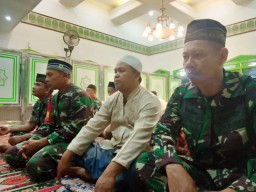 Babinsa Ramil 12/Prambon jalin tali silaturohmi dengan tokoh agama