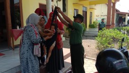 Babinsa Koramil 0816/11Tarik Dampingi Pos Yandu dan Lansia