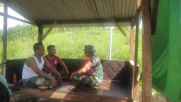 Babinsa Kedungcangkring Komsos dengan Warga Binaannya.
